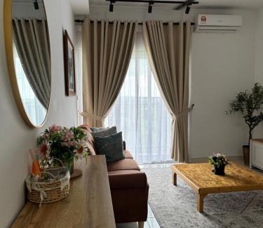 Kota Warisan Appartement | Mamaqarl Homestay near KLIA with Wi-fi and Transport