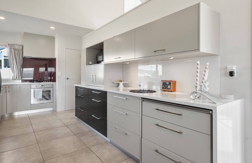 Mana Maison | Mana Magic - Porirua Waterfront Holiday Home