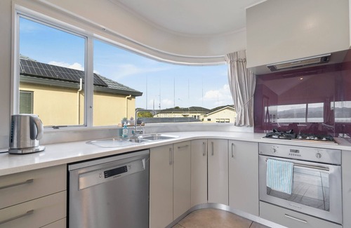 Mana Maison | Mana Magic - Porirua Waterfront Holiday Home