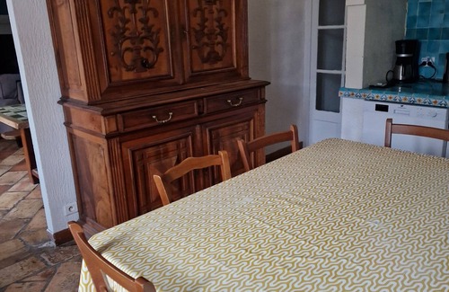 Arles Appartement | MANADE BLANC, Gîte pour 9 PERSONNES
