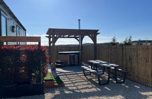 Cumnock Appartement | Maneight Fir View with hot tub