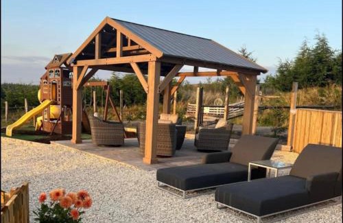 Cumnock Appartement | Maneight Luxury Lodge with hot tub