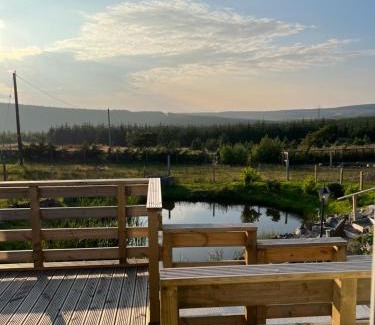 Cumnock Appartement | Maneight Luxury Lodge with hot tub
