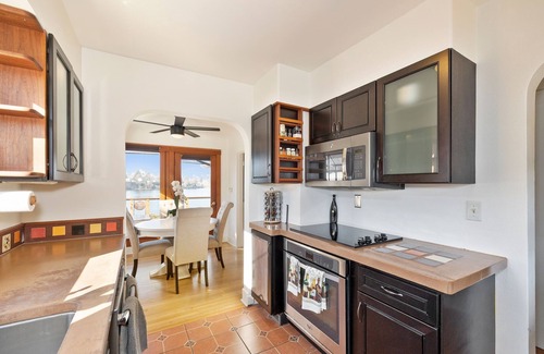 Bremerton Cottage | Manette Waterfront Beach Cottage