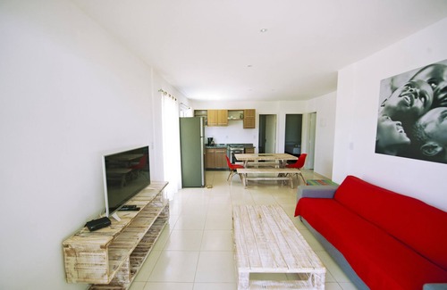 Pilar Appartement | Manga Verde Beach 01: Vue sur le jardin et la plage H