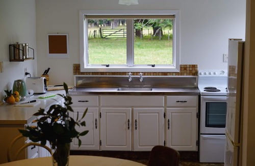 Western Lake Cottage | Manganui Cottage - Western Lake, Wairarapa Sud