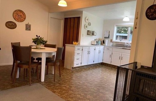 Western Lake Cottage | Manganui Cottage - Western Lake, Wairarapa Sud