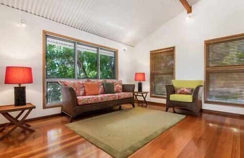 Noosa North Shore Maison | Mango House has everything you need for a beautiful Boreen Point family holiday.