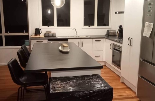 Mangonui Maison | Mangonui 4 bedroom, 3 bathrooms situated 5 minute walk from Mangonui township.