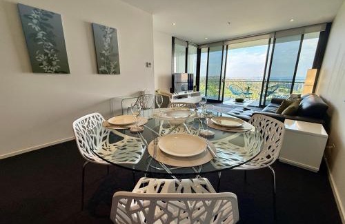 City East Appartement | Manhattan Luxe Views L14 Pool Spa Gym 1BR 1 Bath 1 Secure Parking Central City