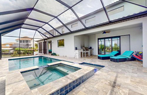 Apollo Beach Maison | Manila Palm Manor