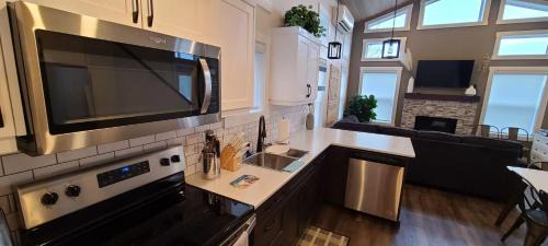Manitou Beach Maison | MANITOU BEACH COTTAGES by Prowess
