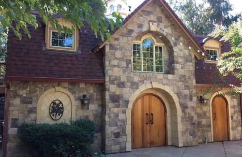 Fairfield Cottage | Mankas Barrel Room Cottage located in the hidden gem of Suisun Valley, CA