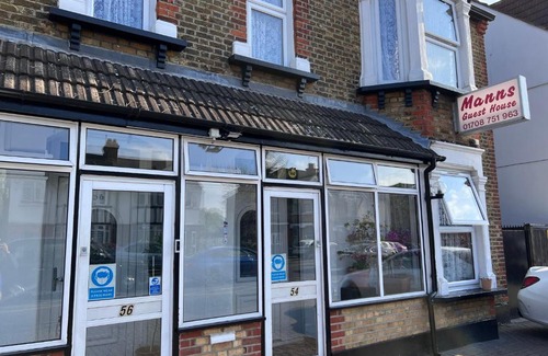 Brooklands Maison | MANNS GUEST HOUSE