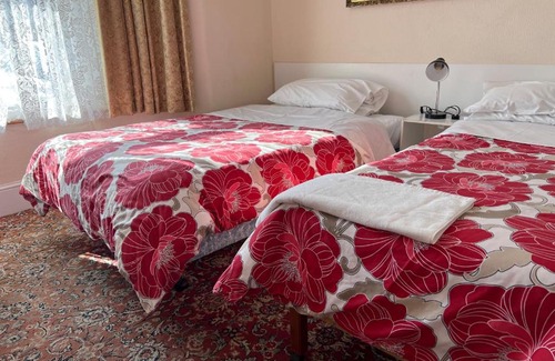 Brooklands Maison | MANNS GUEST HOUSE