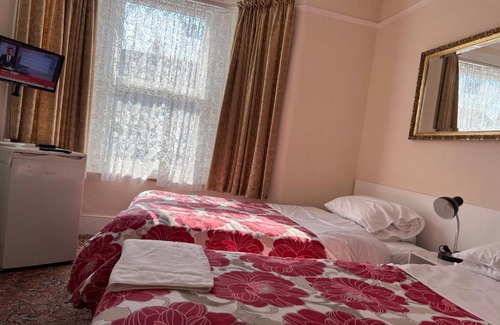 Brooklands Maison | MANNS GUEST HOUSE