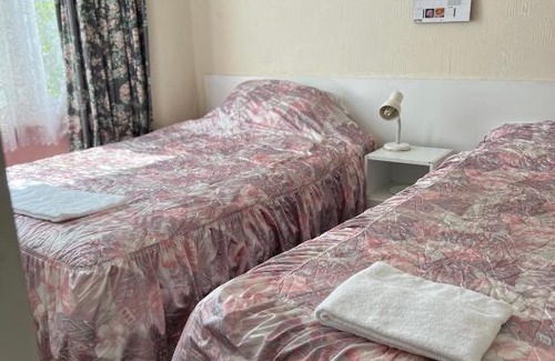 Brooklands Maison | MANNS GUEST HOUSE