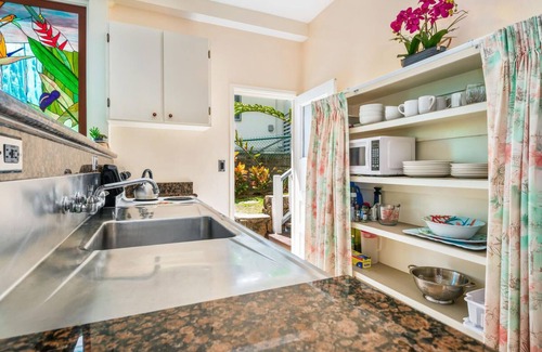 Manoa Maison | Manoa Valley A 2BR avec bain à remous et véranda avec vue sur l'océan