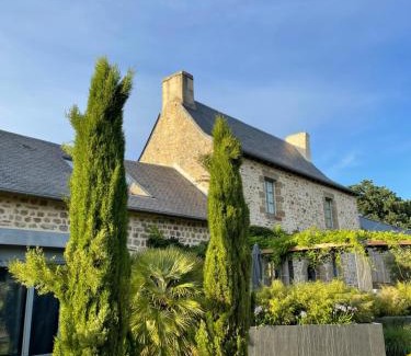 Val-d'Ize Lit Et Petit-Déjeuner | Manoir de la Nogrie - Chambre de charme avec accès privatif - Piscine chauffée sur domaine 5 étoiles