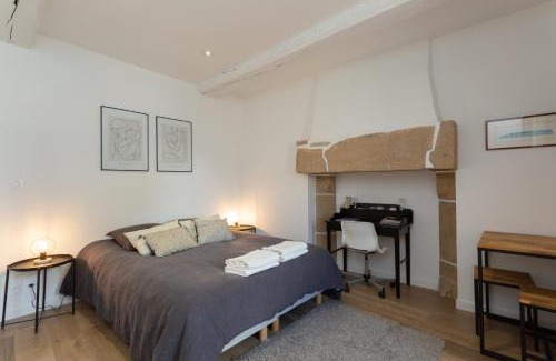 Val-d'Ize Lit Et Petit-Déjeuner | Manoir de la Nogrie - Chambre de charme avec accès privatif - Piscine chauffée sur domaine 5 étoiles