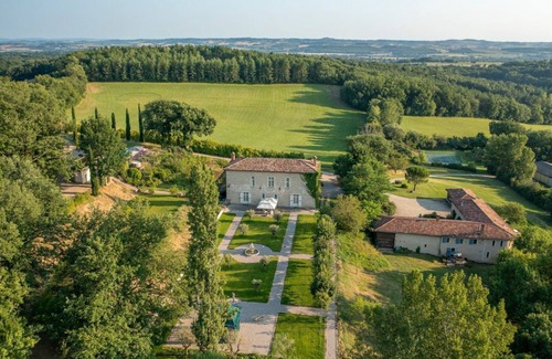 Damiatte Villa | Manoir Des Prairies - Dix Chambres Villa, Couchages 20