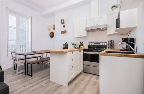 Old Quebec Appartement | Manoir des Remparts 3 Bdrm Oasis