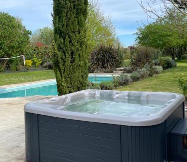 Noyant-la-Plaine Maison | Manoir des Rosiers