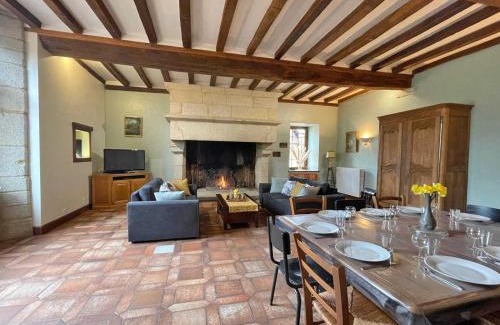 Colombiers Maison | Manoir du XVème avec cheminée, animaux acceptés, à Colombiers - FR-1-497-204