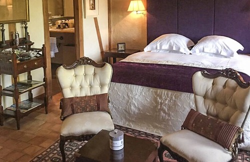 Verteuil-sur-Charente Villa | Manoir Romanesque - Six Chambres Villa, Couchages 12