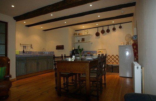 Vieillevie Maison | East Wing Manor. Aveyron-Cantal. Une vue imprenable sur la rivière Lot, 6 couchages.