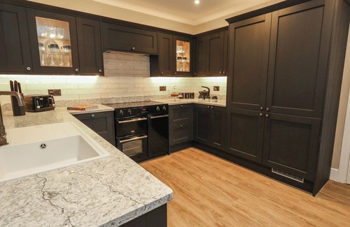 Bere Regis Maison | MANOR FARM HOUSE, pet friendly, country holiday cottage in Bere Regis