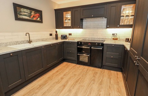 Bere Regis Maison | MANOR FARM HOUSE, pet friendly, country holiday cottage in Bere Regis