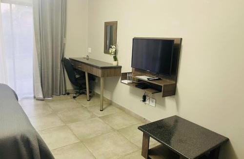 Kroondal Maison | Manor Hills Guest Lodge