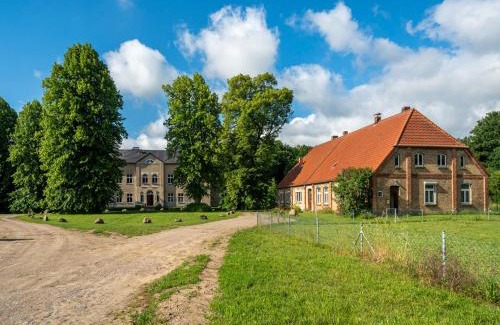 Baumgarten Maison | Manor Lakeside Escape