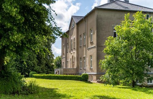Baumgarten Maison | Manor Lakeside Escape