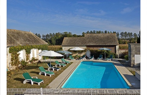 Bernay-Saint-Martin Maison | Manoir de la Rouarderie . Authentique Maison de Famille avec piscine privée