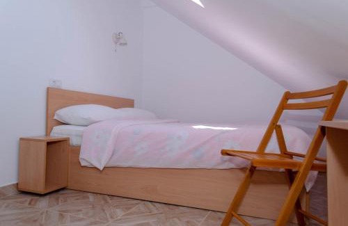 Cluj-Napoca Appartement | Mansarda mica cu baie proprie