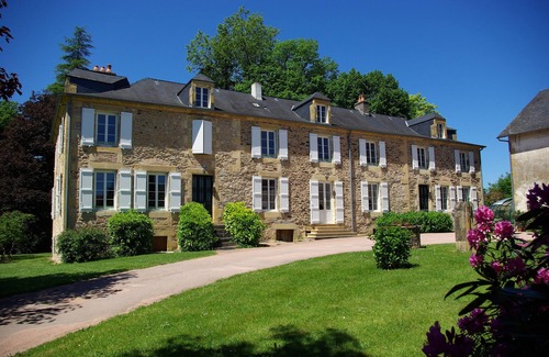 Lanouaille Maison | Maison de caractère indépendante avec piscine privative couverte