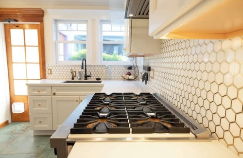 Elmwood Maison | Mansion BEST luxury home Berkeley Event Space 16+