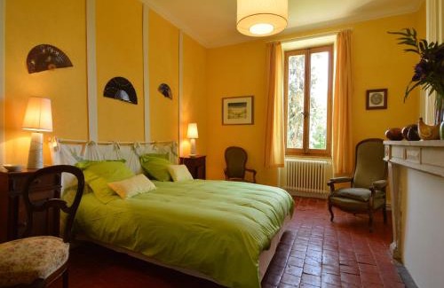 Champvert Maison | Mansion in Champvert with Pond View Terrace