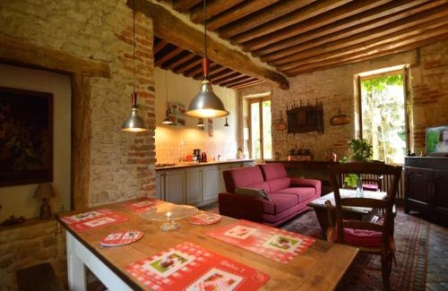 Champvert Maison | Mansion in Champvert with Pond View Terrace