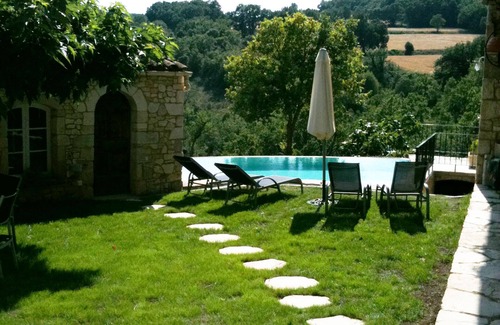 Issirac Maison | Mas provençal de caractère dans les collines surplombant la vallée de la Cèze