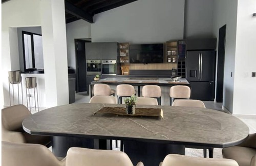 Las Mercedes Villa | mansion palms