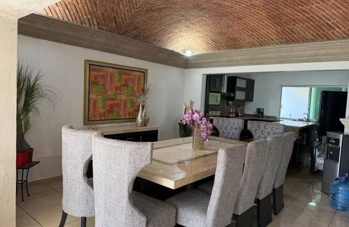 Riberas del Pilar Maison | Mansion with Lake View, Garden and Pool