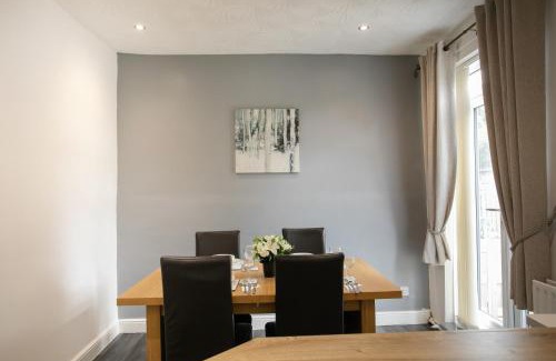Wath upon Dearne Maison | Manvers House, Rotherham for contractors, Families, free parking WIFI