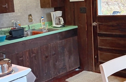 Attica Cabine | Maple Crest Cabin is a peaceful getaway from everyday life