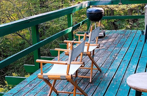Attica Cabine | Maple Crest Cabin is a peaceful getaway from everyday life