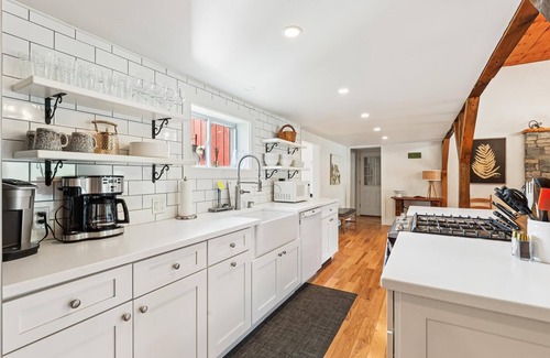 Morrisville Maison | Maple Fox: large 2br, wood stove, deck, & firepit!