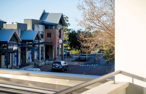 Dunsborough Appartement | Maple Suite at Dunsborough Marketplace