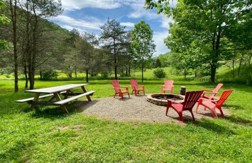 Ellicottville Maison | Maples Retreat - 2 Acres - Fireplace